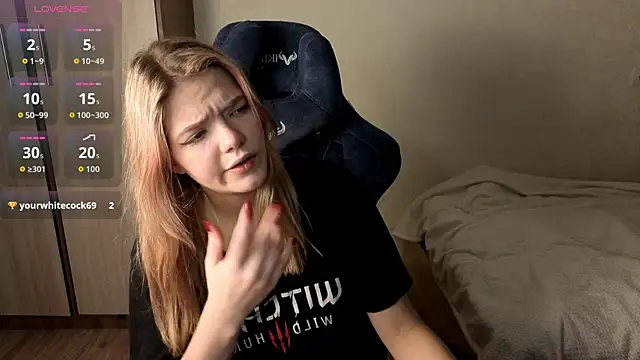 Snapshot of KatanaSVibe chatting on October 30, 1:34 pm KatanaSVibe online show from October 30, 1:34 pm