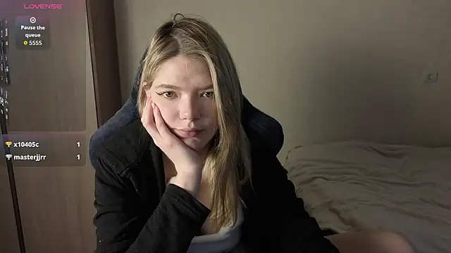 Snapshot of KatanaSVibe chatting on December 2, 10:53 am KatanaSVibe online show from December 2, 10:53 am