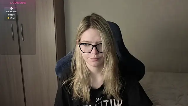 Snapshot of KatanaSVibe chatting on December 5, 3:09 pm KatanaSVibe online show from December 5, 3:09 pm