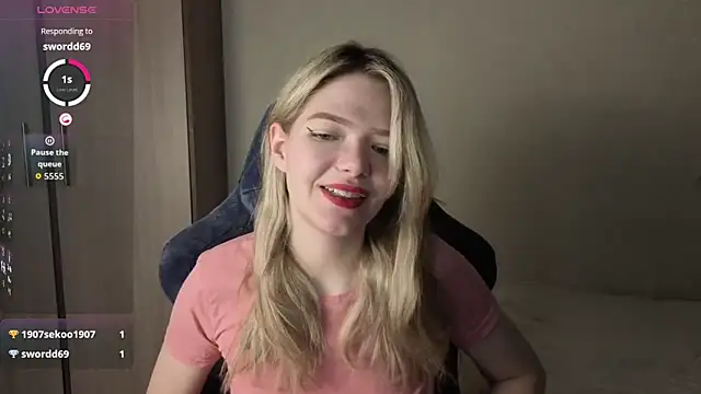 Snapshot of KatanaSVibe chatting on February 3, 1:38 pm KatanaSVibe online show from February 3, 1:38 pm