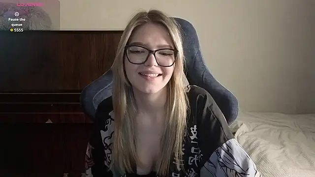 Snapshot of KatanaSVibe chatting on March 16, 11:36 am KatanaSVibe online show from March 16, 11:36 am