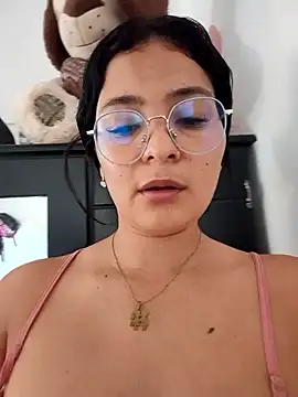 Lily-o online show from December 3, 1:42 pm