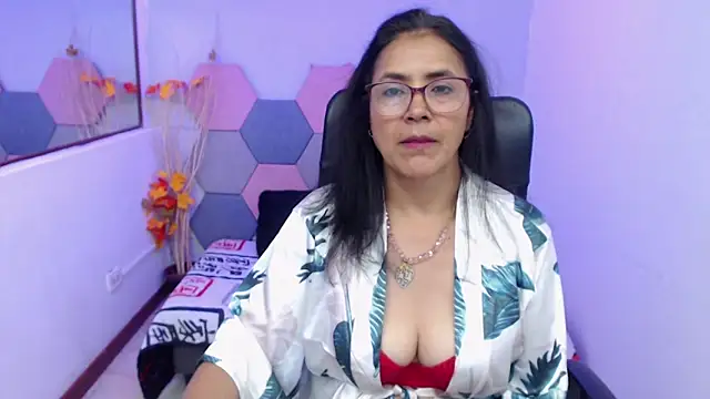 Snapshot of AmandaPeet chatting on October 9, 8:18 pm AmandaPeet online show from October 9, 8:18 pm