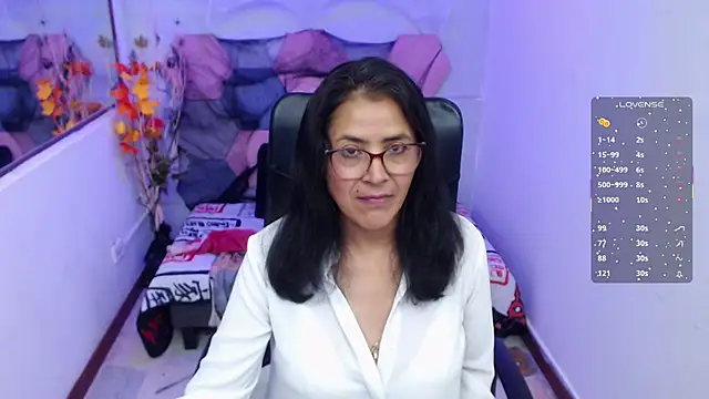 Snapshot of AmandaPeet chatting on October 27, 8:13 pm AmandaPeet online show from October 27, 8:13 pm