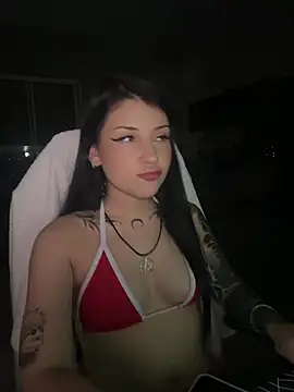 Snapshot of Privad_ravenna chatting on April 7, 4:02 am Privad ravenna online show from April 7, 4:02 am