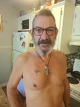 Snapshot of FoxnMouse chatting on October 12, 6:07 pm FoxnMouse online show from October 12, 6:07 pm