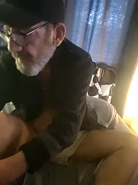 Snapshot of FoxnMouse chatting on October 14, 10:38 am FoxnMouse online show from October 14, 10:38 am