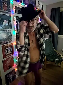 Snapshot of FoxnMouse chatting on December 18, 10:16 pm FoxnMouse online show from December 18, 10:16 pm