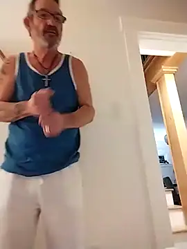 Snapshot of FoxnMouse chatting on April 12, 11:10 pm FoxnMouse online show from April 12, 11:10 pm