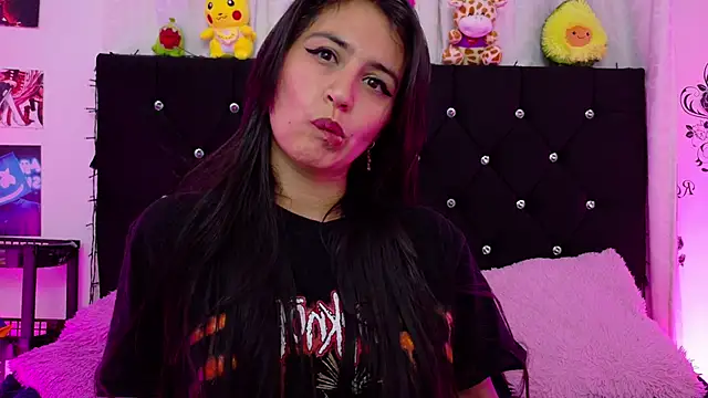 Snapshot of queen_smiley chatting on October 14, 3:51 am queen smiley online show from October 14, 3:51 am