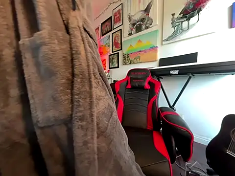 Pupscritch online show from January 7, 6:43 pm