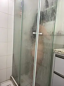 yumi-hot online show from July 9, 1:37 pm