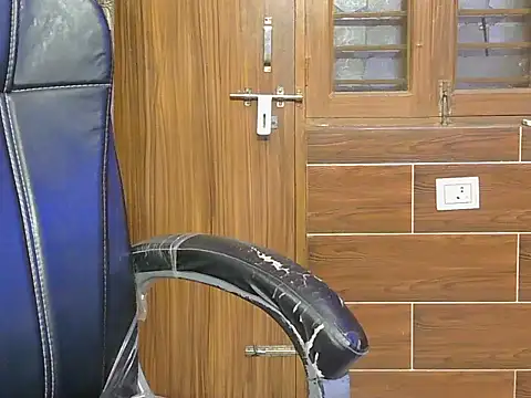 Snapshot of Diyaa_Singh chatting on May 6, 1:38 pm Diyaa Singh online show from May 6, 1:38 pm