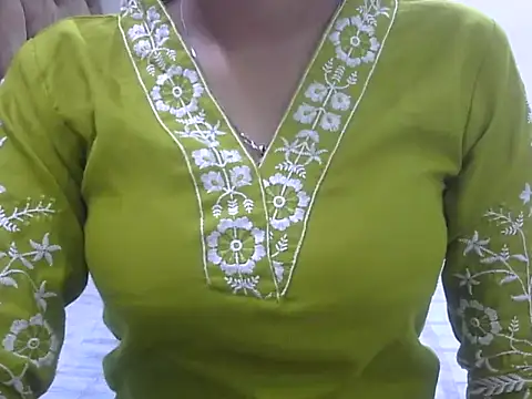 Snapshot of SONIYA_47 chatting on October 2, 6:15 pm SONIYA 47 online show from October 2, 6:15 pm