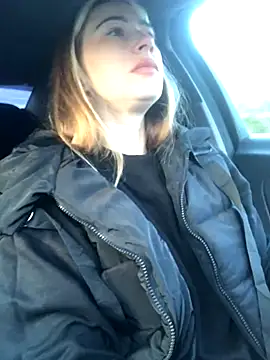 Reina Cummings online show from September 28, 4:40 am