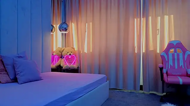 Reina Cummings online show from October 30, 7:10 am