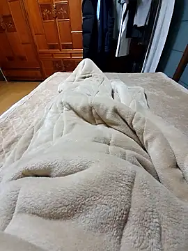 starvingo2002 online show from December 2, 10:31 am