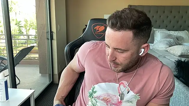 brettmycles28 online show from September 29, 12:27 am