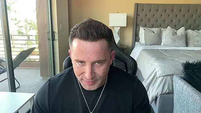 brettmycles28 online show from October 1, 9:54 pm