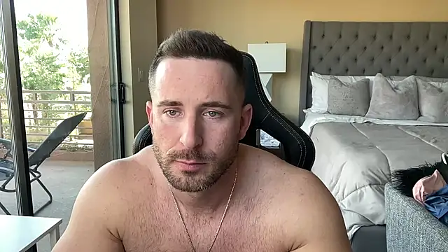 brettmycles28 online show from November 26, 8:54 pm