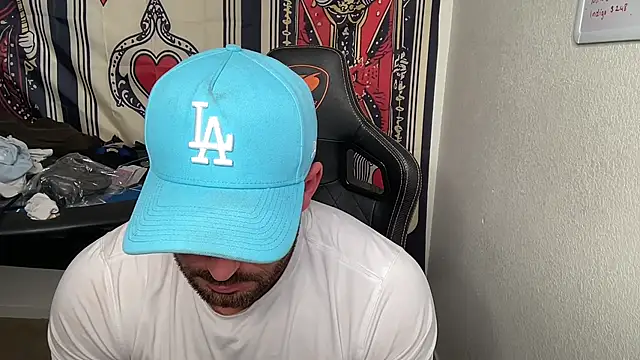 brettmycles28 online show from February 17, 8:15 pm