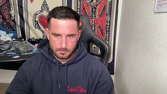 brettmycles28 online show from February 19, 6:37 pm