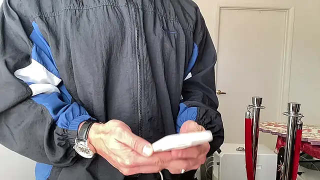 brettmycles28 online show from June 15, 6:54 pm