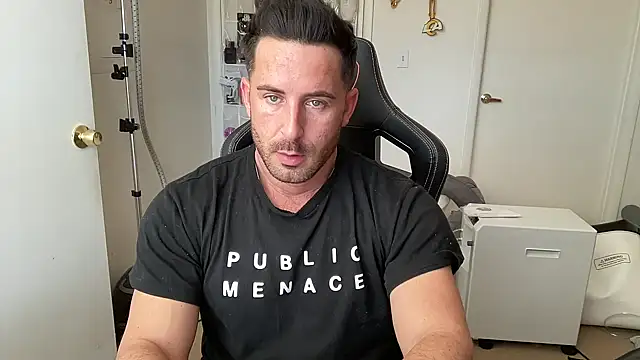 brettmycles28 online show from June 27, 4:12 pm