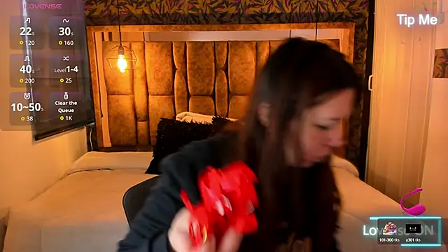 Isa Thompson   online show from October 16, 11:55 am