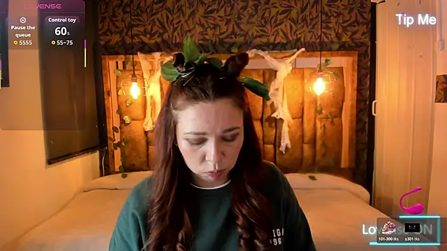 Isa Thompson   online show from October 31, 3:40 am