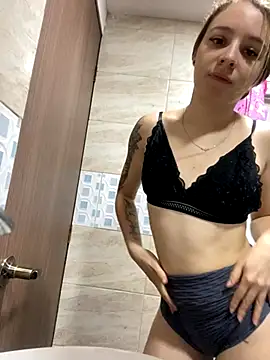 Snapshot of karla-thomsom10 chatting on October 15, 11:27 pm karla-thomsom10 online show from October 15, 11:27 pm