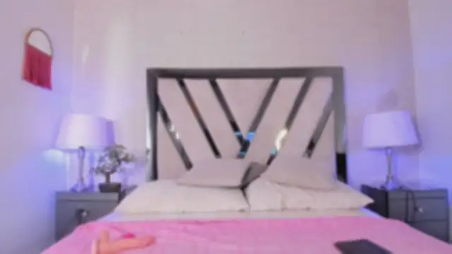 scarlet dh online show from October 4, 8:07 pm