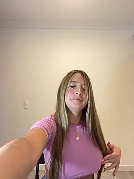 Snapshot of Zara_Ross chatting on February 9, 12:03 am Zara Ross online show from February 9, 12:03 am