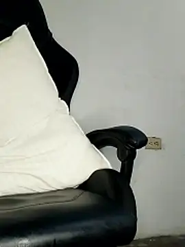 Snapshot of Bosssweet22cm chatting on February 12, 6:08 am Bosssweet22cm online show from February 12, 6:08 am