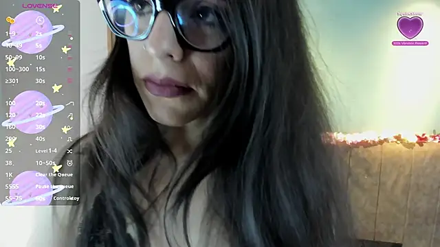Snapshot of IsisNoir chatting on April 21, 12:33 pm IsisNoir online show from April 21, 12:33 pm