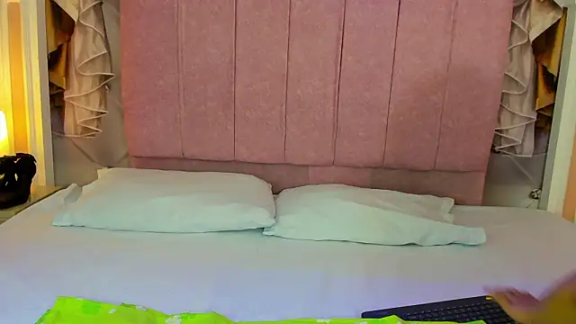 Snapshot of mishell_lovely chatting on February 12, 1:39 pm mishell lovely online show from February 12, 1:39 pm