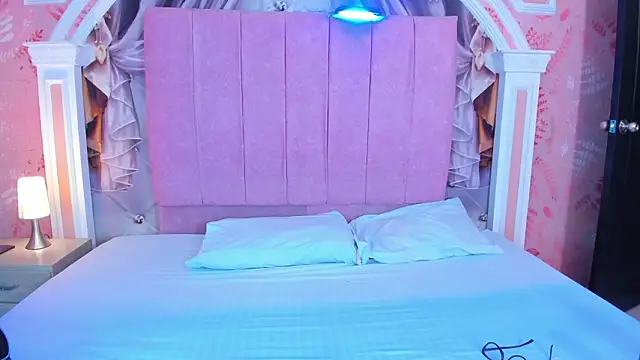 Snapshot of mishell_lovely chatting on February 15, 4:31 am mishell lovely online show from February 15, 4:31 am