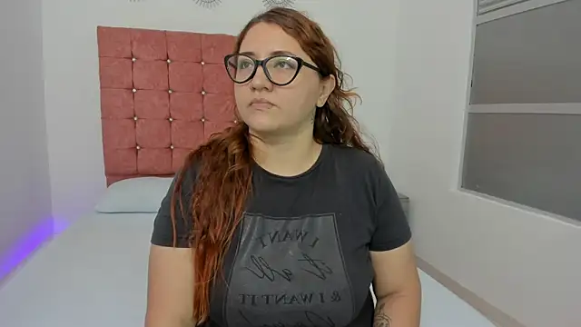 Snapshot of mishell_lovely chatting on March 10, 2:00 pm mishell lovely online show from March 10, 2:00 pm