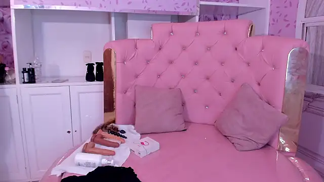 Snapshot of mishell_lovely chatting on March 22, 4:27 am mishell lovely online show from March 22, 4:27 am