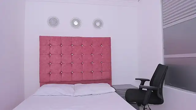 Snapshot of mishell_lovely chatting on March 25, 12:33 pm mishell lovely online show from March 25, 12:33 pm