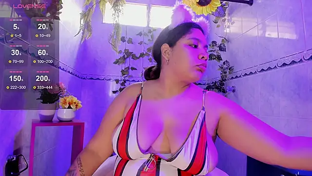 Miia bakeer  online show from September 17, 2:19 pm