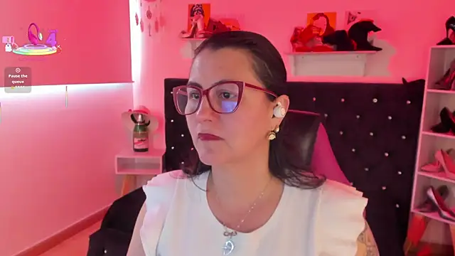 Snapshot of D_Martii chatting on October 2, 1:29 pm D Martii online show from October 2, 1:29 pm