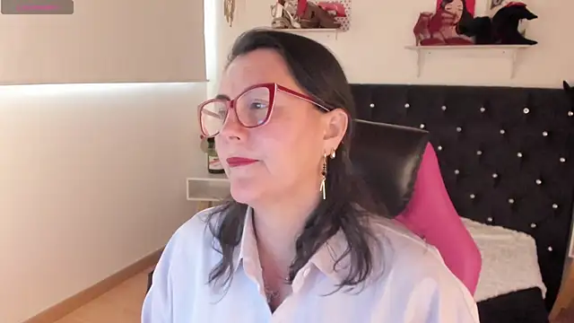 Snapshot of D_Martii chatting on October 6, 7:33 pm D Martii online show from October 6, 7:33 pm