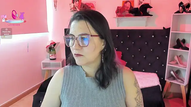 Snapshot of D_Martii chatting on October 7, 12:57 pm D Martii online show from October 7, 12:57 pm