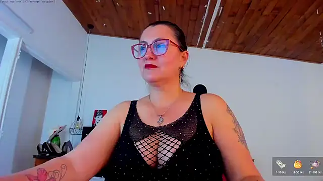 Snapshot of D_Martii chatting on October 22, 12:27 pm D Martii online show from October 22, 12:27 pm