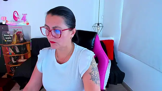 Snapshot of D_Martii chatting on November 4, 12:37 pm D Martii online show from November 4, 12:37 pm