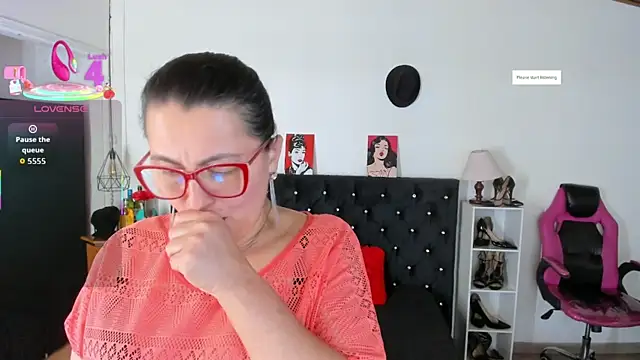 Snapshot of D_Martii chatting on December 3, 12:25 pm D Martii online show from December 3, 12:25 pm