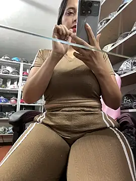 GiaDuque online show from January 13, 11:48 am