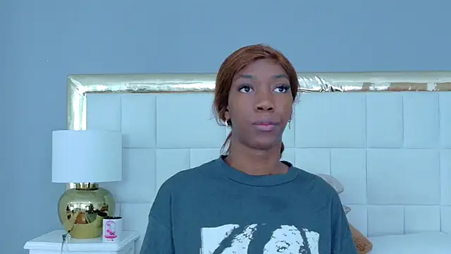 Snapshot of MadeleineHocker chatting on October 4, 12:03 pm MadeleineHocker online show from October 4, 12:03 pm