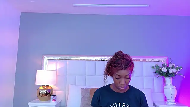 Snapshot of MadeleineHocker chatting on October 11, 11:53 am MadeleineHocker online show from October 11, 11:53 am